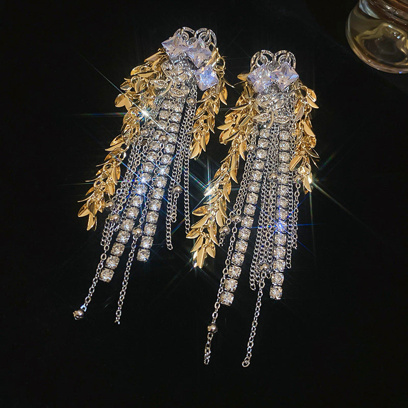 Earrings with a light luxury and high-end feel for women
