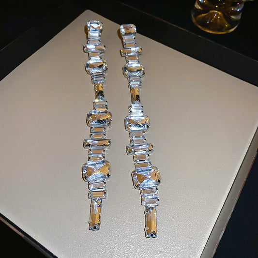 Earrings with a light luxury and high-end feel for women