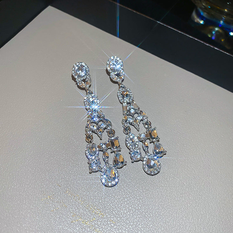 Earrings with a light luxury and high-end feel for women