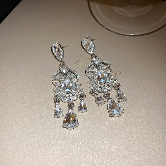 Earrings with a light luxury and high-end feel for women
