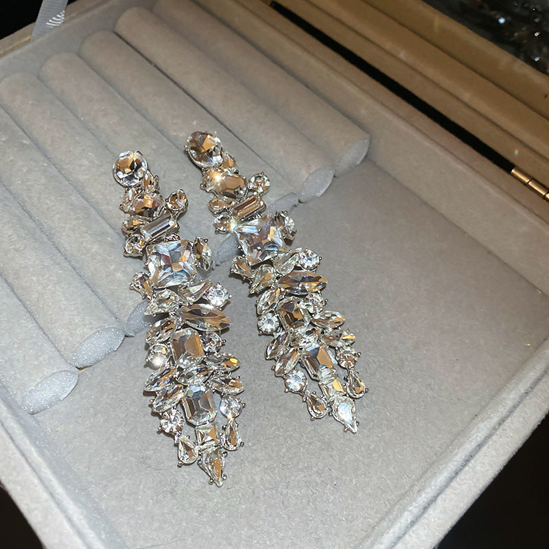 Earrings with a light luxury and high-end feel for women
