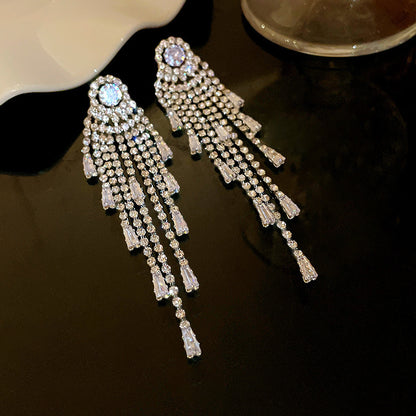 Earrings with a light luxury and high-end feel for women