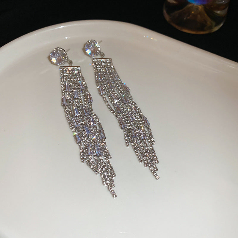 Earrings with a light luxury and high-end feel for women