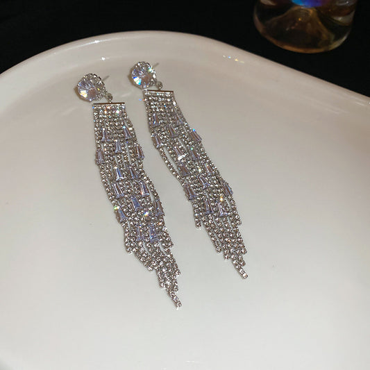 Earrings with a light luxury and high-end feel for women