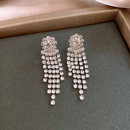 Earrings with a light luxury and high-end feel for women