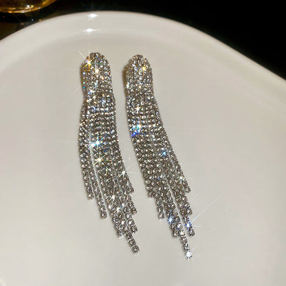 Earrings with a light luxury and high-end feel for women