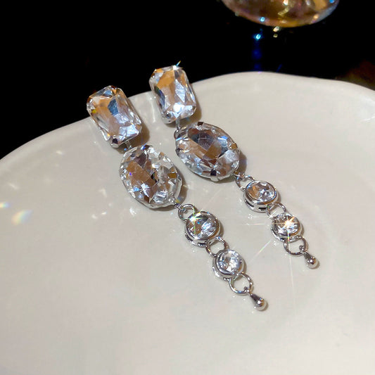 Earrings with a light luxury and high-end feel for women