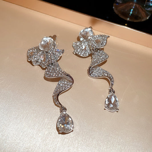 Earrings with a light luxury and high-end feel for women