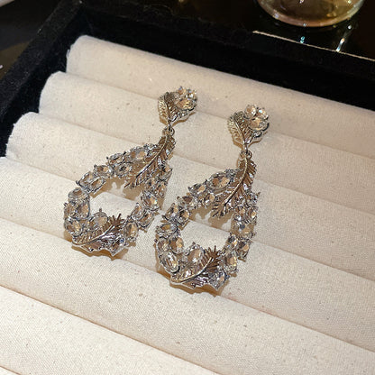 Earrings with a light luxury and high-end feel for women