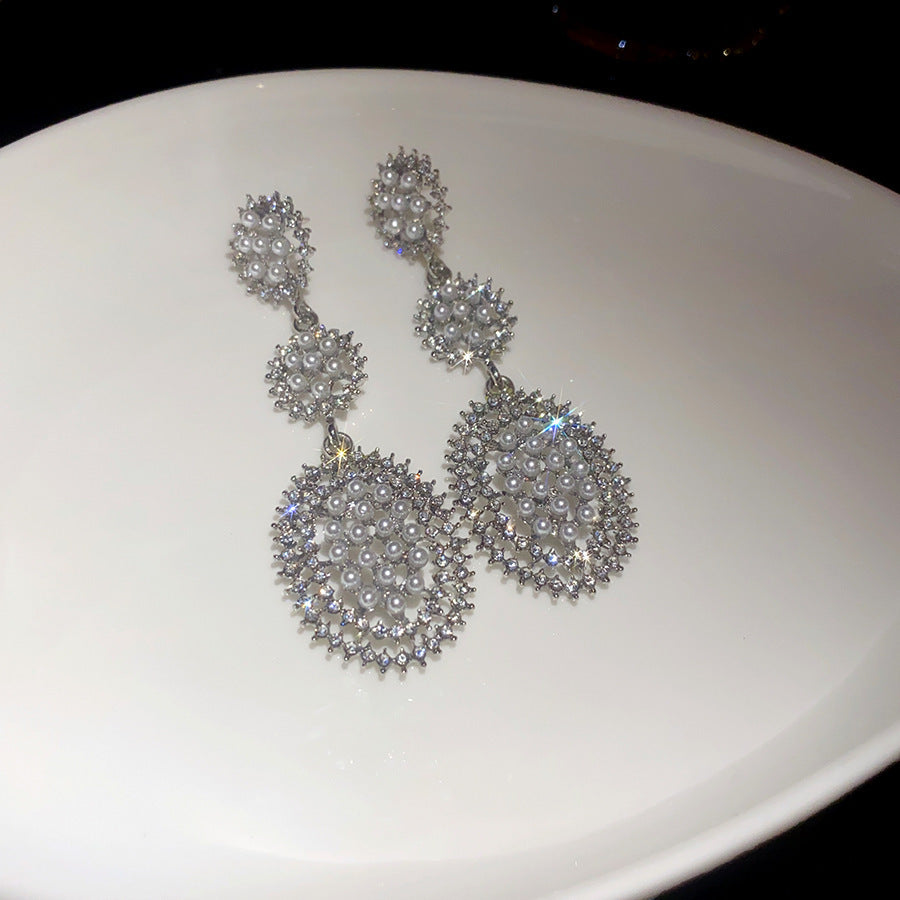 Earrings with a light luxury and high-end feel for women