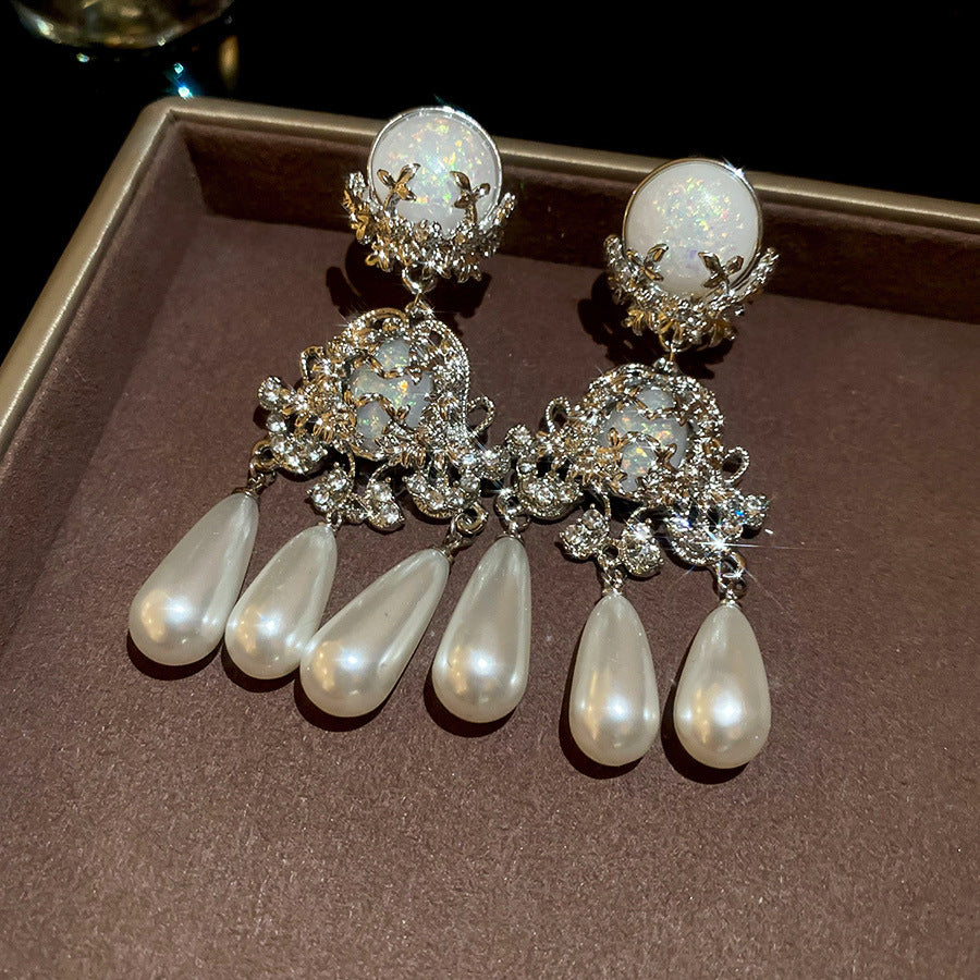Earrings with a light luxury and high-end feel for women