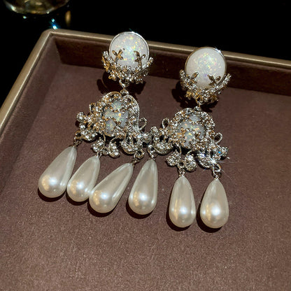 Earrings with a light luxury and high-end feel for women