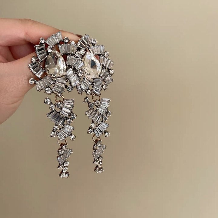 Earrings with a light luxury and high-end feel for women