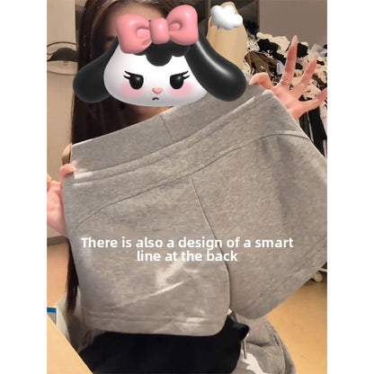Elastic sports shorts for women