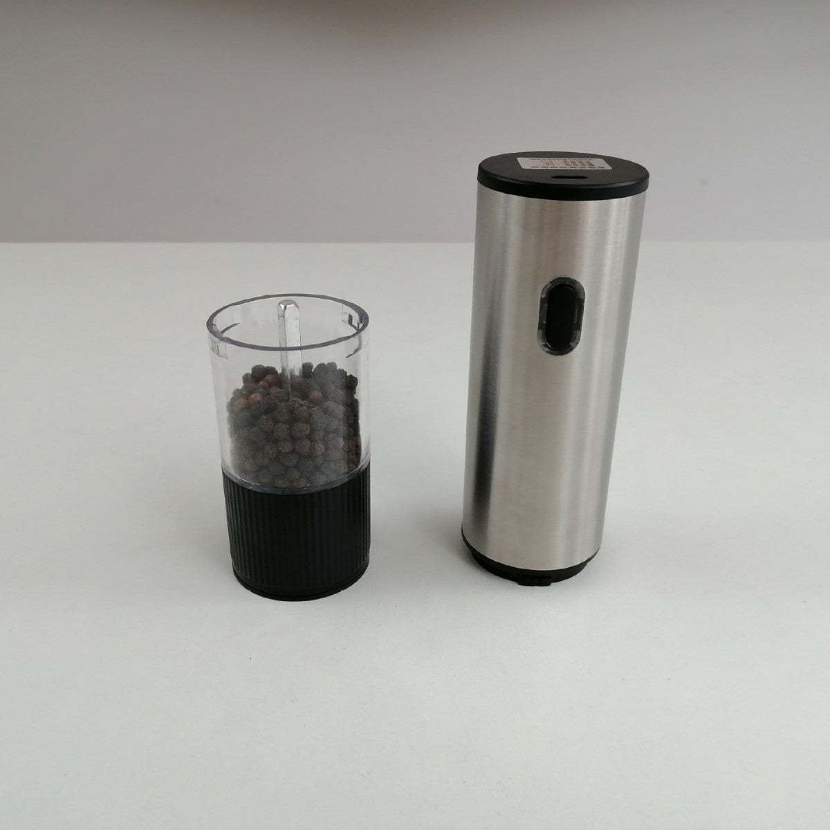 Electric pepper grinder