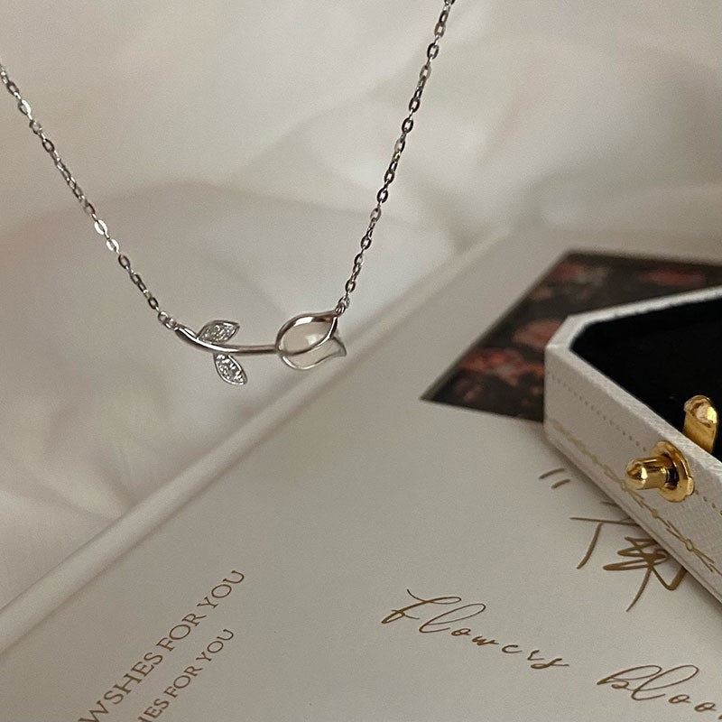 Elegant Alloy Pendant Necklace