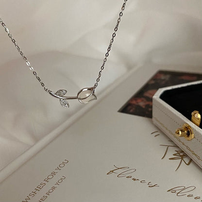 Elegant Alloy Pendant Necklace