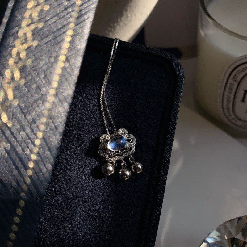 Elegant Alloy Pendant Necklace