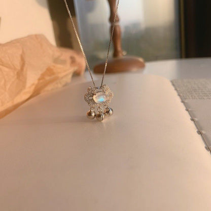 Elegant Alloy Pendant Necklace