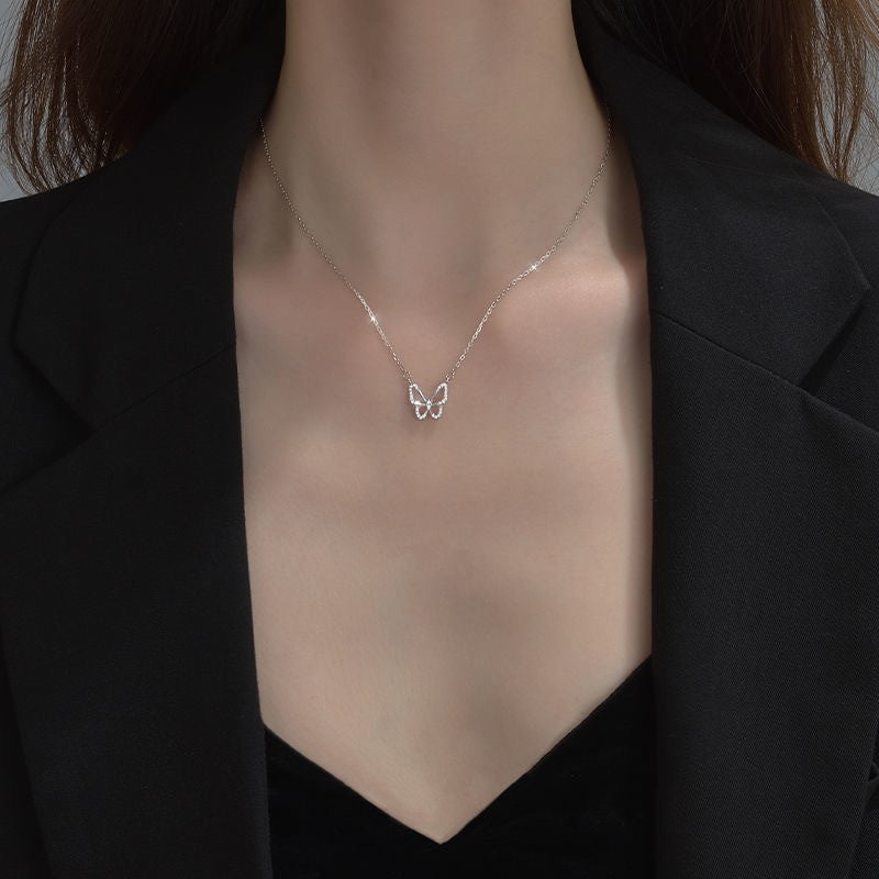 Elegant Alloy Pendant Necklace