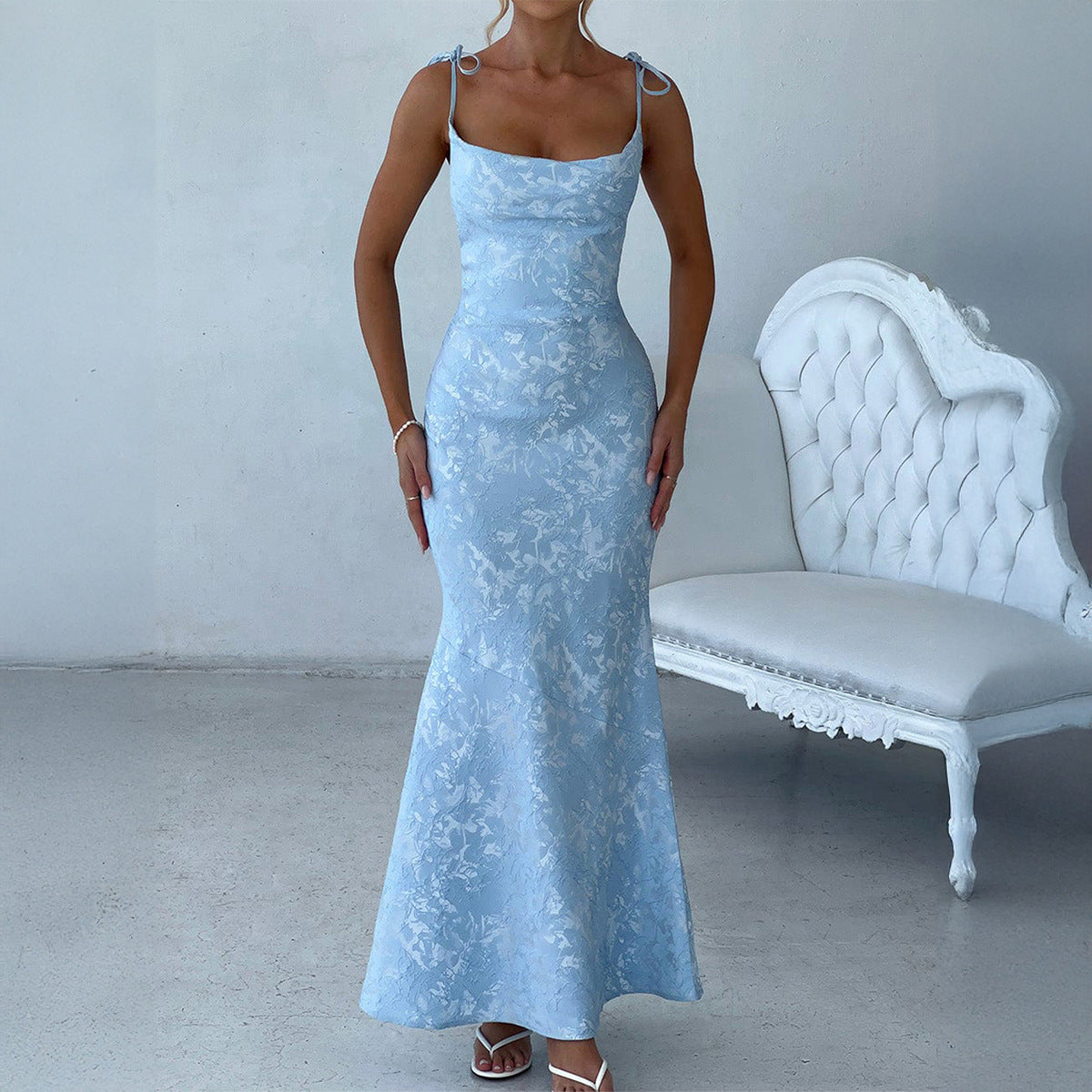 Elegant and refined evening dress