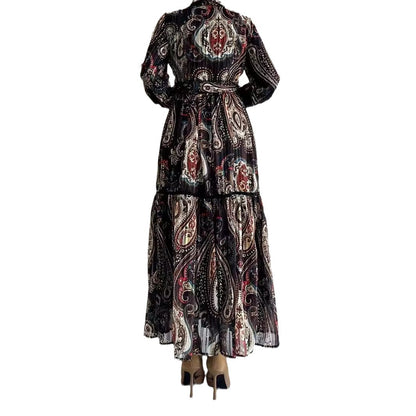Elegant dress with a printed belt