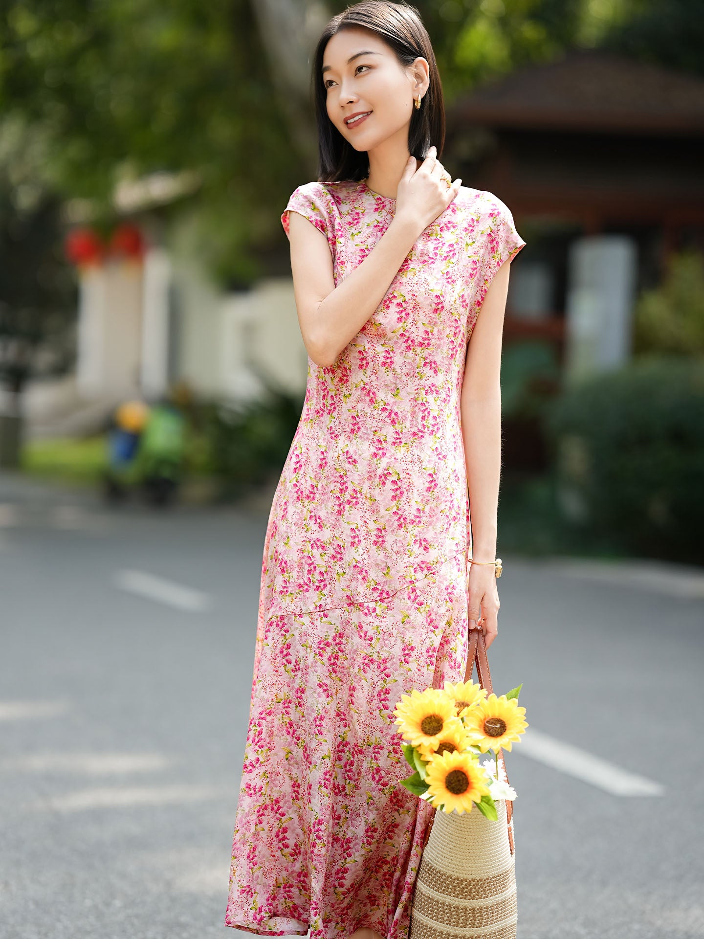 Elegant Floral Print Silk Dress with Waist Cinching
