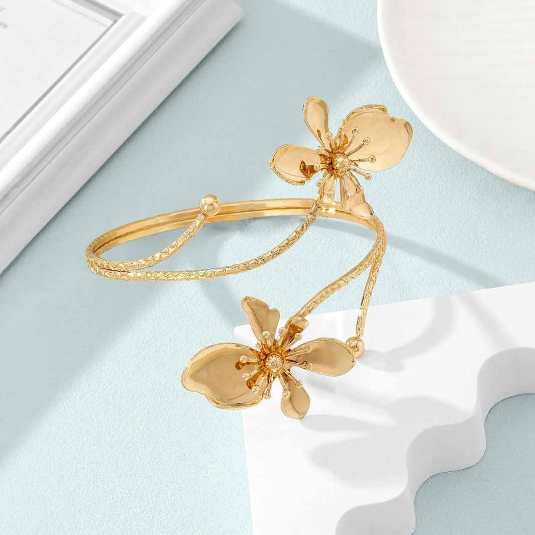Elegant Golden Flower Opening Metal Armband