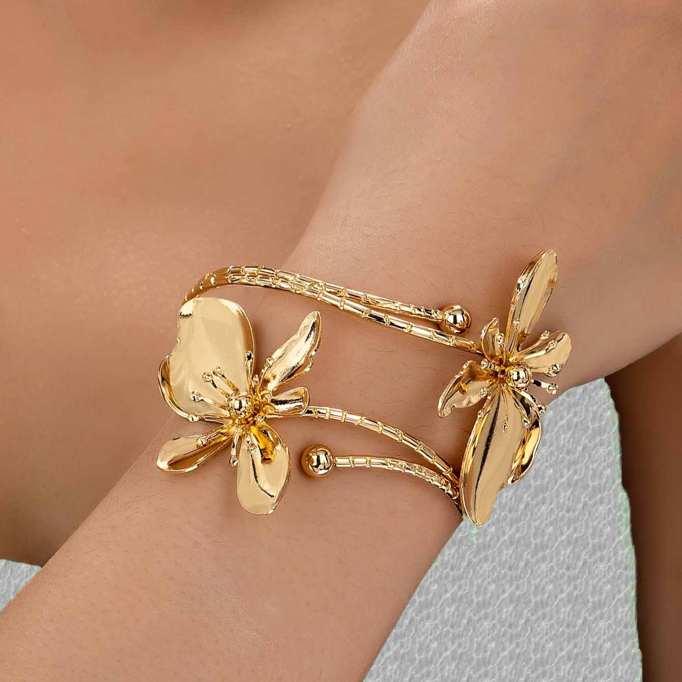 Elegant Golden Flower Opening Metal Armband