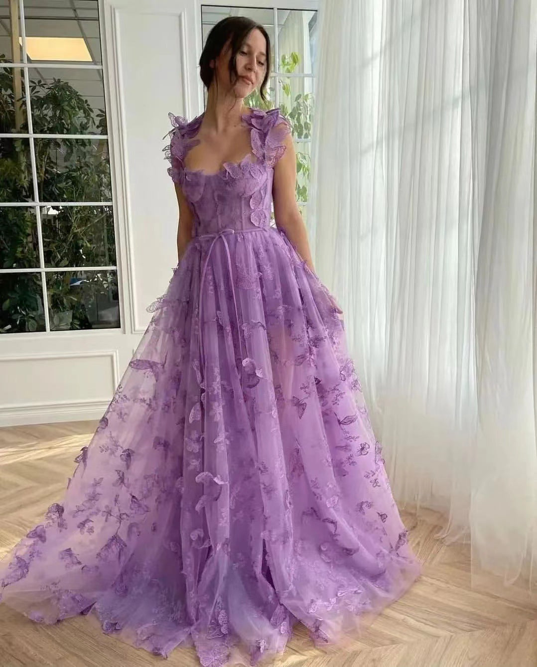 Elegant Lace Evening Dress