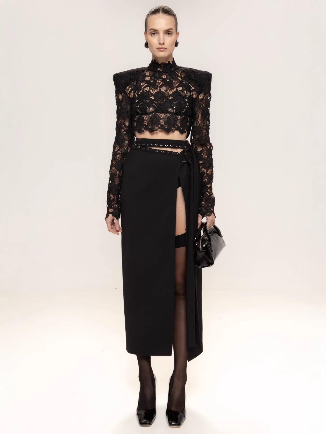 Elegant lace set: stand-up collar, padded-shoulder cropped top and high-slit pencil skirt, mature and confident style