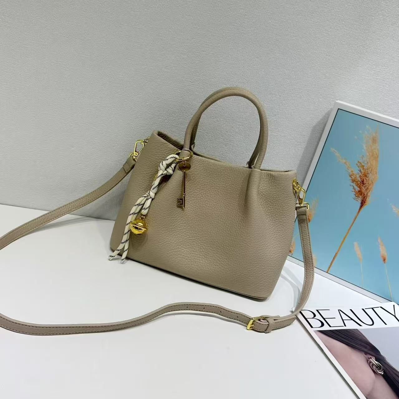 Elegant Large Capacity Womens Handbag
