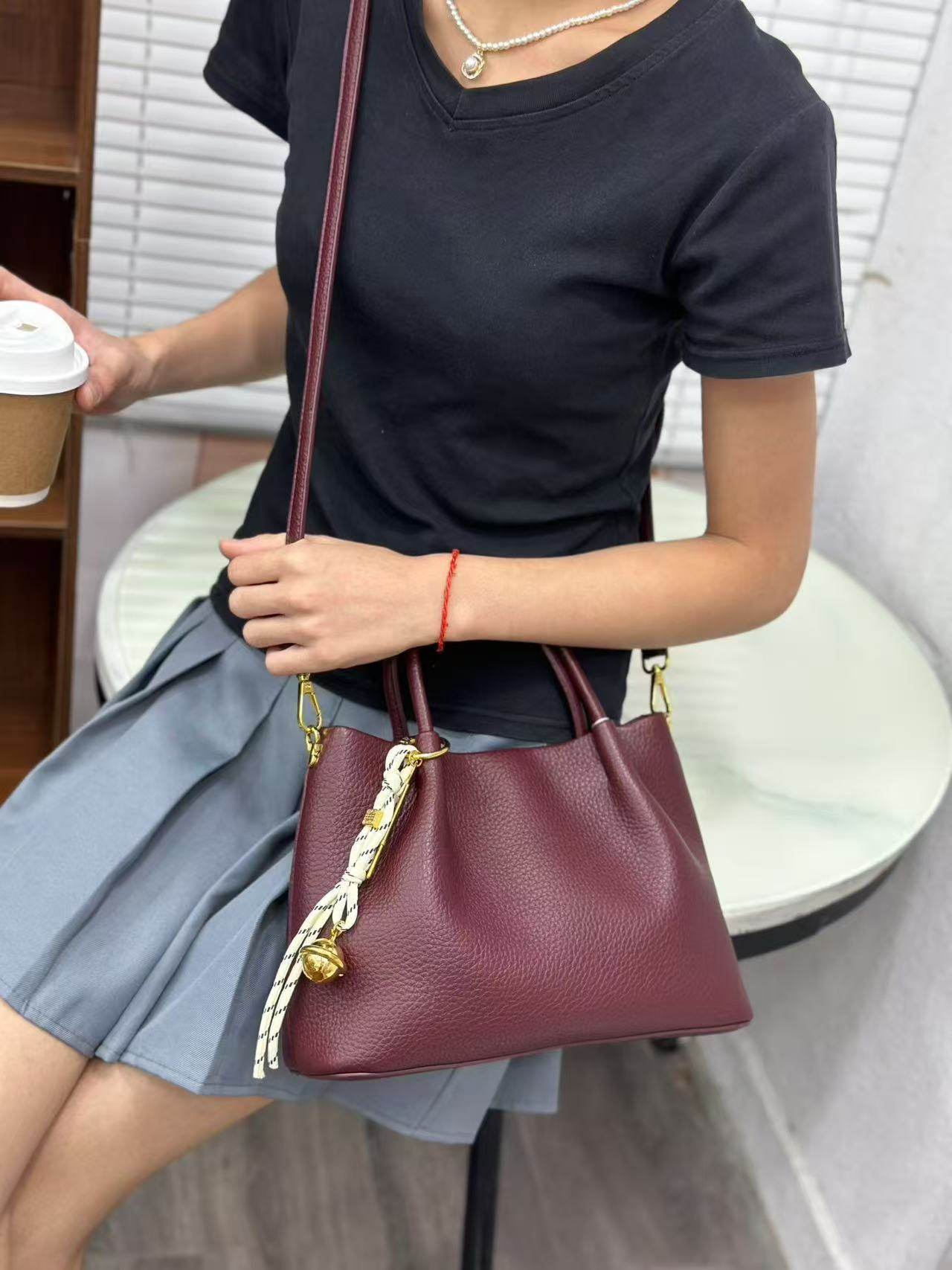 Elegant Large Capacity Womens Handbag