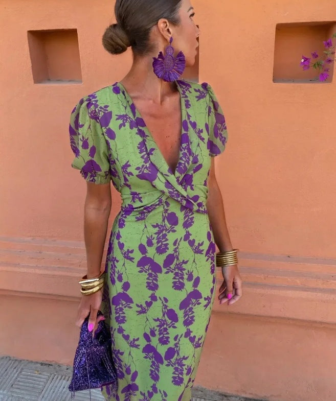 Elegant Pleated Print Dress with V-Neck