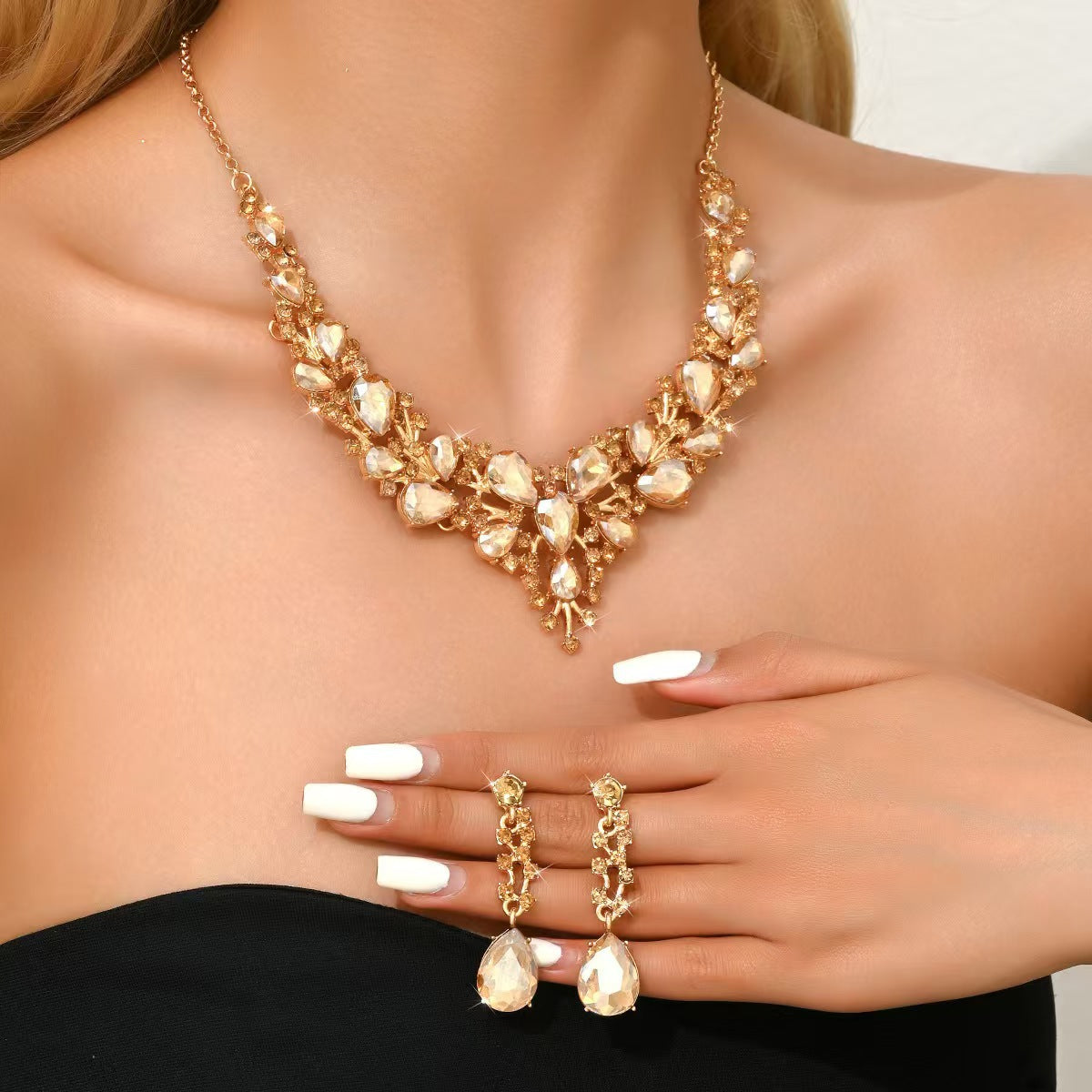 Elegant Rhinestone Teardrop Necklace and Earrings