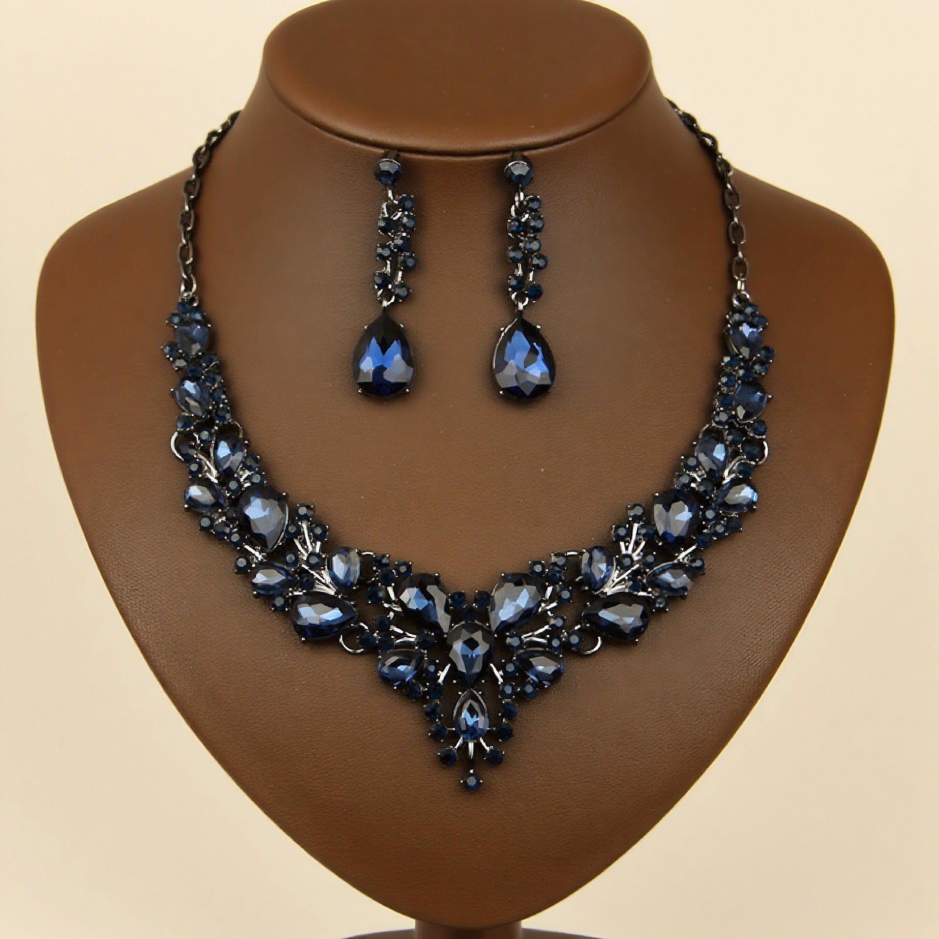 Elegant Rhinestone Teardrop Necklace and Earrings