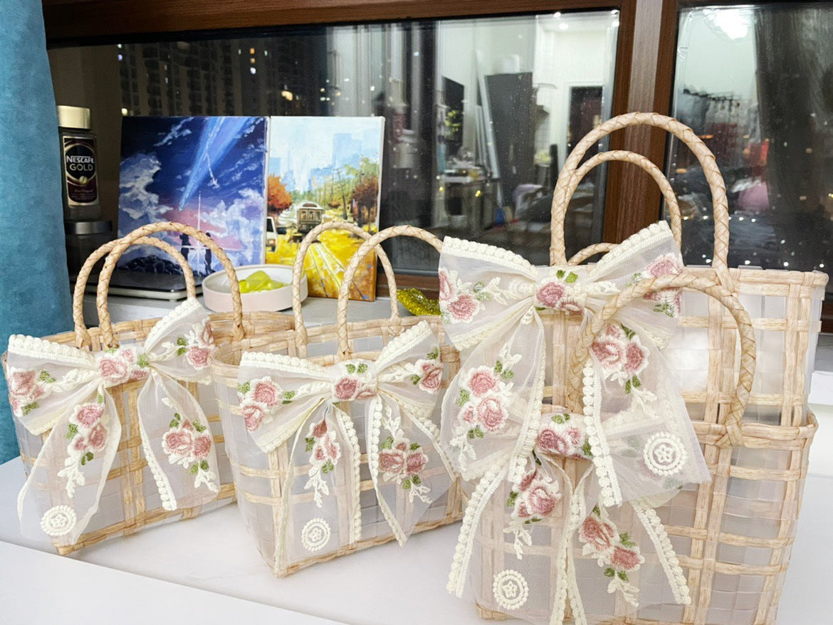 Elegant Straw Wedding Handbag with Decorative Bow