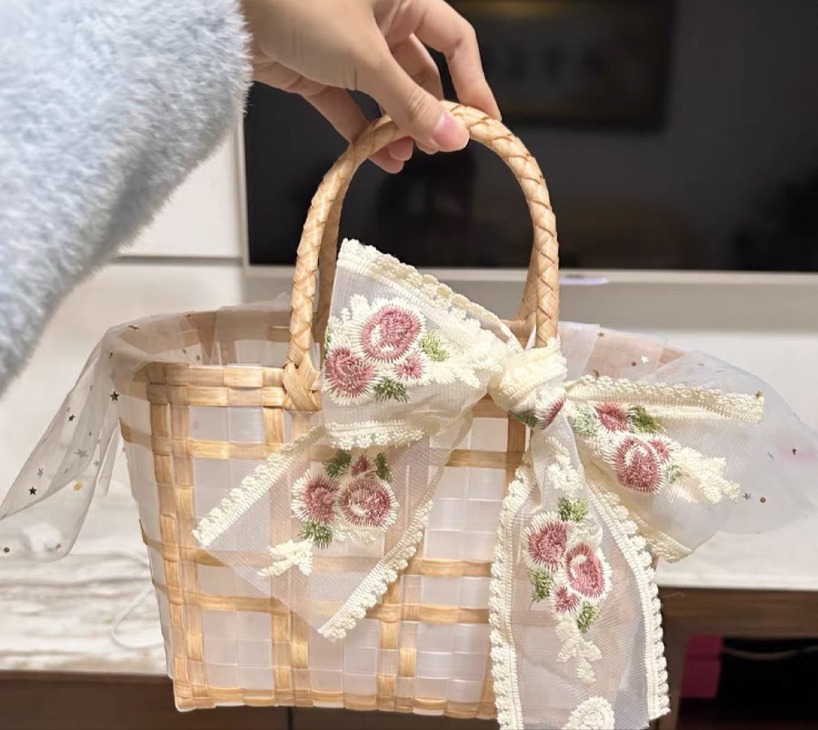 Elegant Straw Wedding Handbag with Decorative Bow