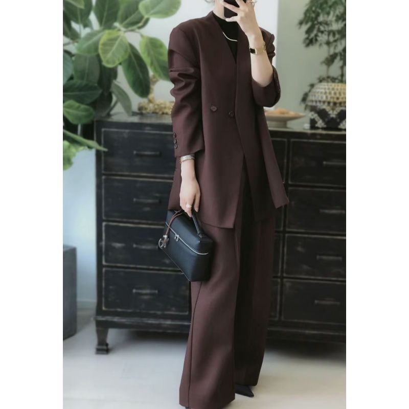 Elegant Women's Blazer and Trousers Set