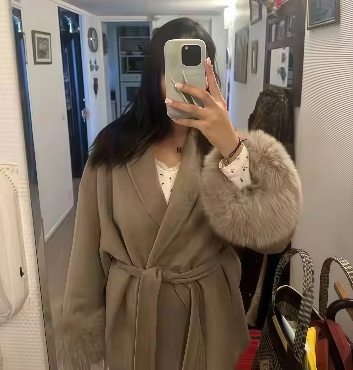 Elegant Women's Woolen Coat with V-Neck and Loose Fit