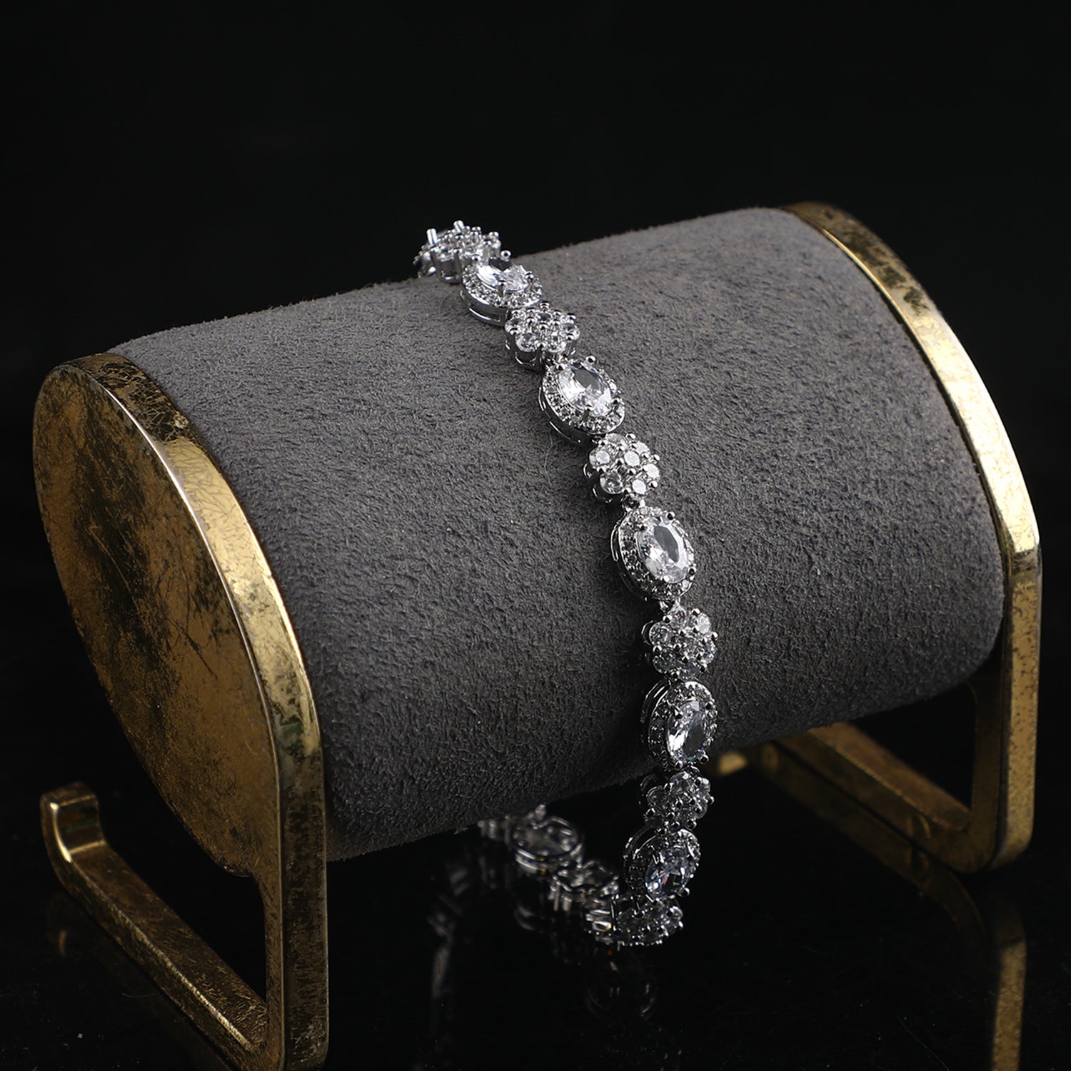 Elegant Zircon Chain Bracelet with Floral Design