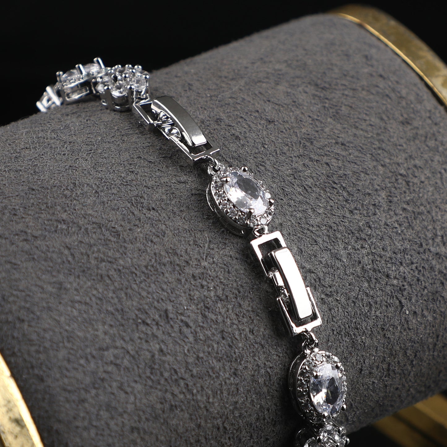 Elegant Zircon Chain Bracelet with Floral Design