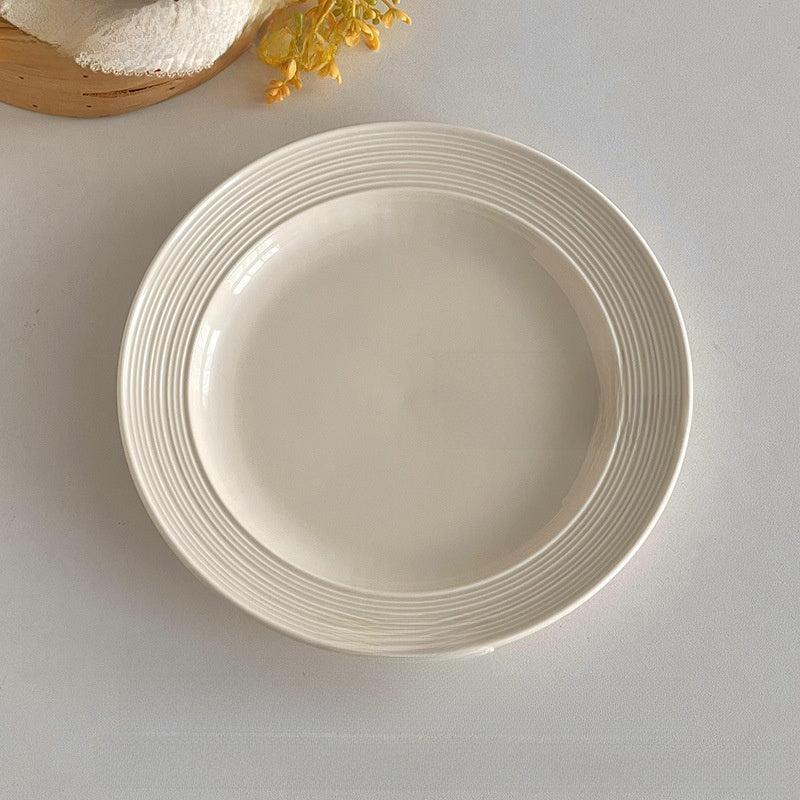Elevated Instagram-style ceramic dinnerware