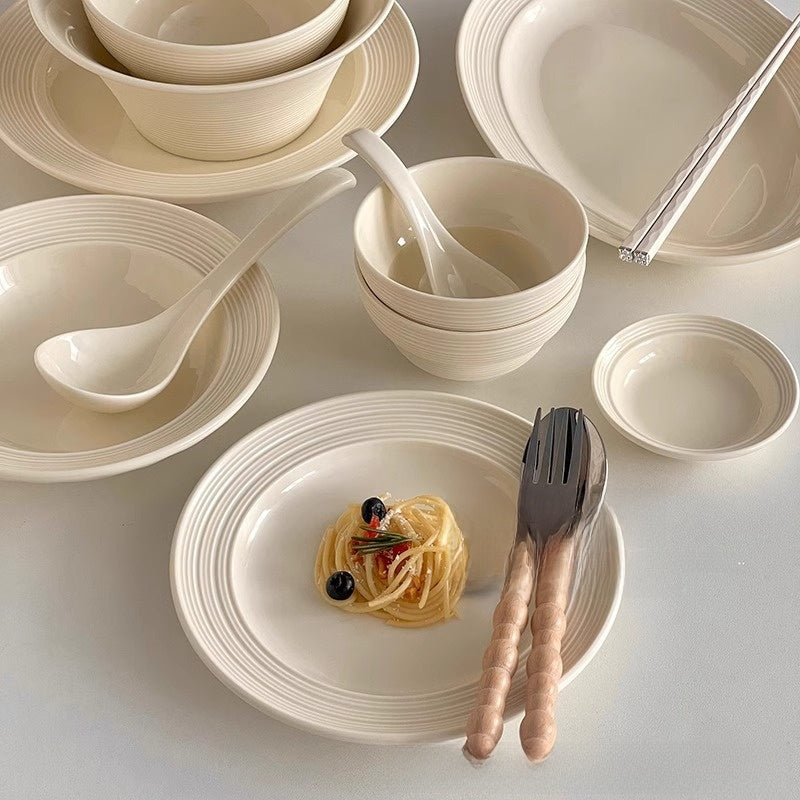 Elevated Instagram-style ceramic dinnerware