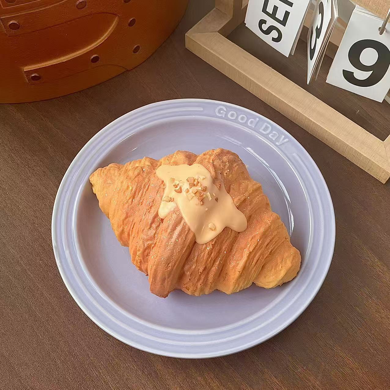 Embossed Ceramic Dinner Plate