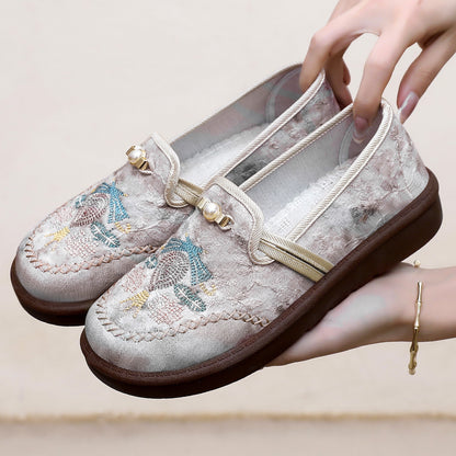 Embroidered casual cloth slipons