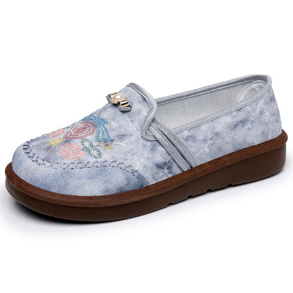 Embroidered casual cloth slipons