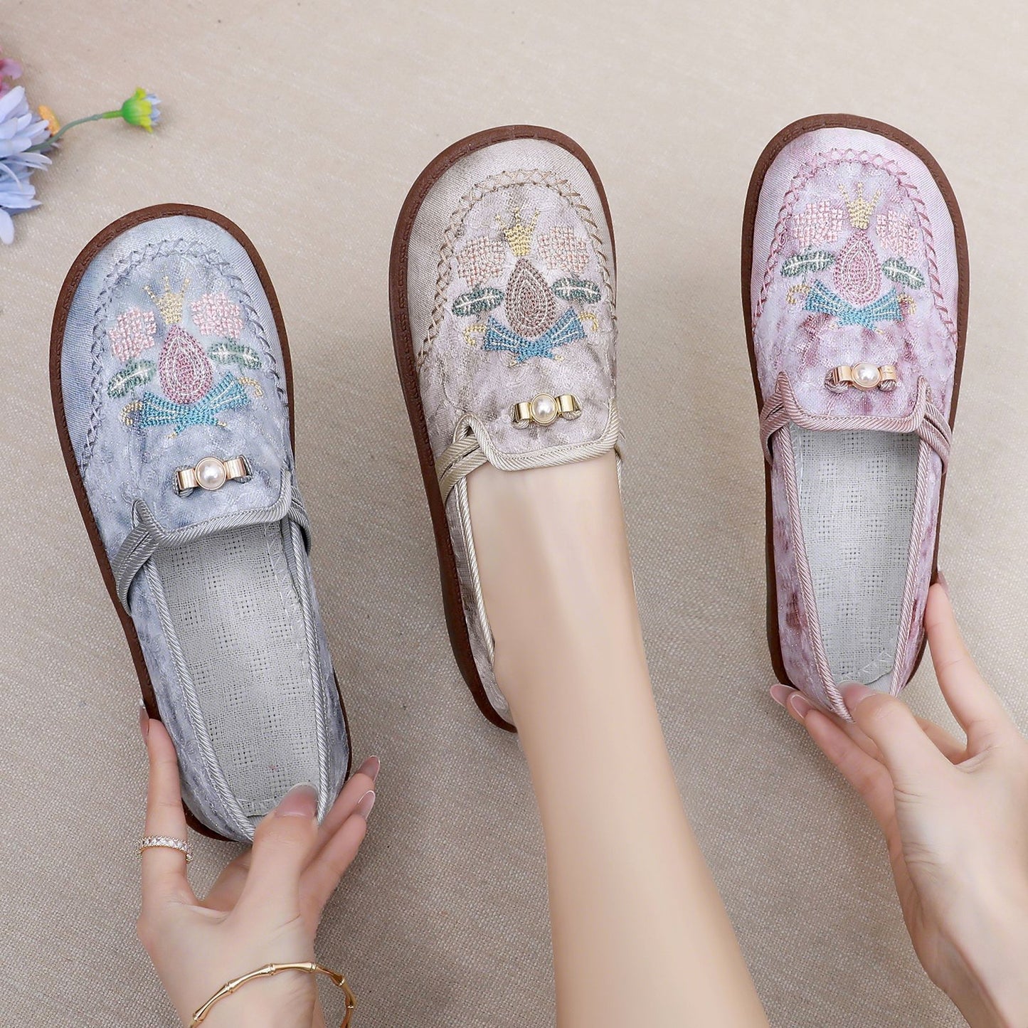 Embroidered casual cloth slipons