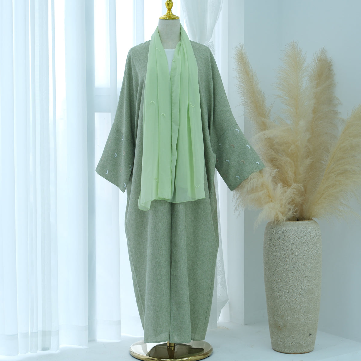 Embroidered elegant cardigan robe