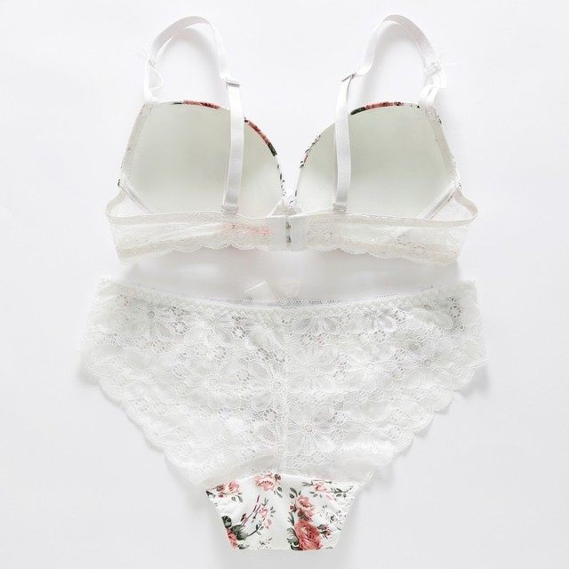Embroidered lingerie set